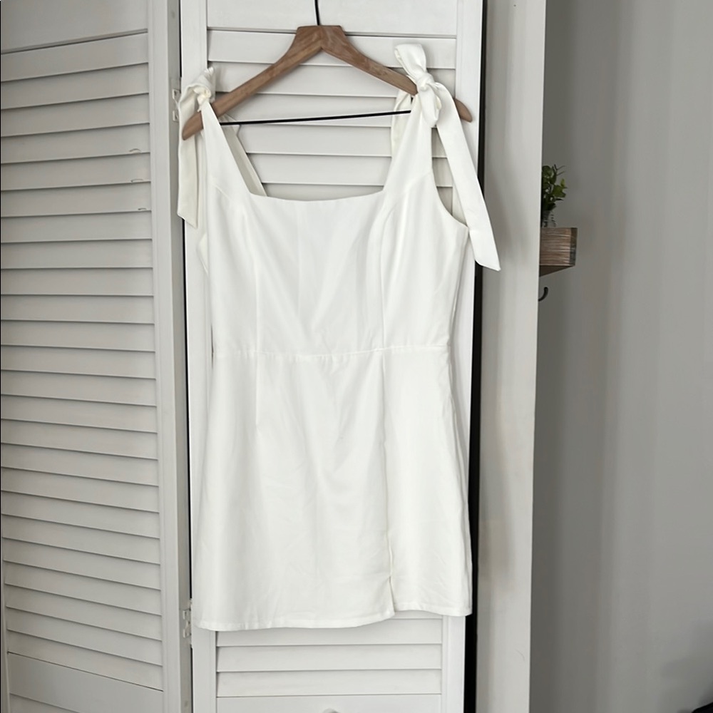 Chic White Sleeveless Dress